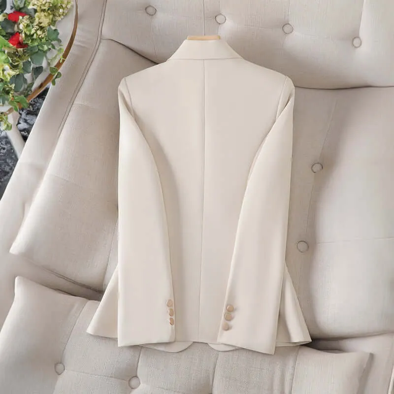 Women's Lapel Collar Blazer: Stylish & Versatile Outerwear